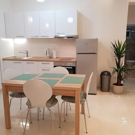 Apartment Cezar Stobrec